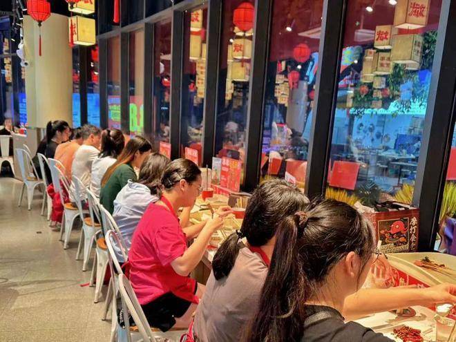 锅底5元起，人均只要50元！大斌家要做“串串火锅界的萨莉亚”！